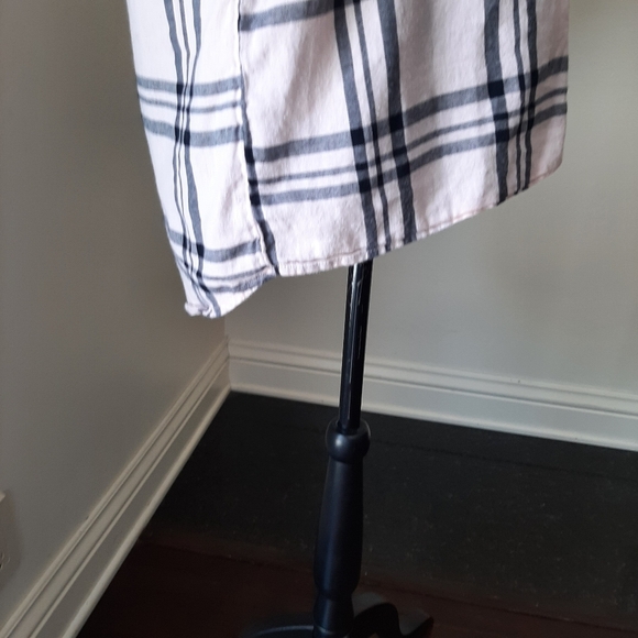 CROWN & IVY PINK PLAID TOP - Picture 7 of 13